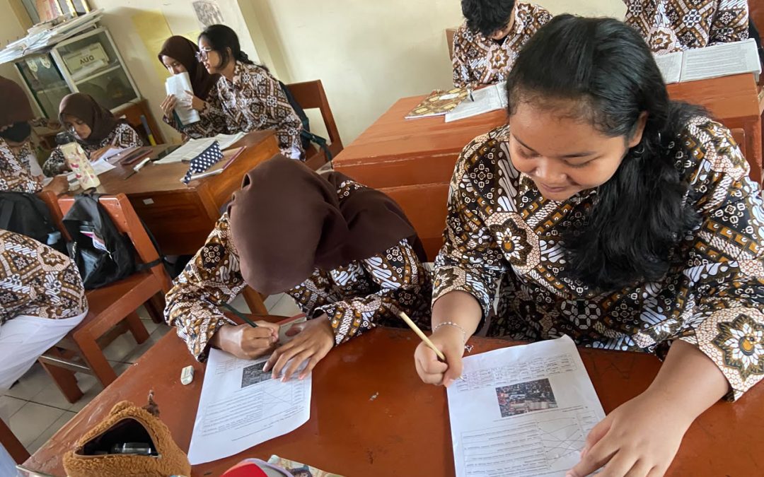 Interpretasi Citra Penginderaan Jauh: Upaya Mahasiswa PK UNY Perkuat Literasi Spasial Siswa dan Dukung SDGs